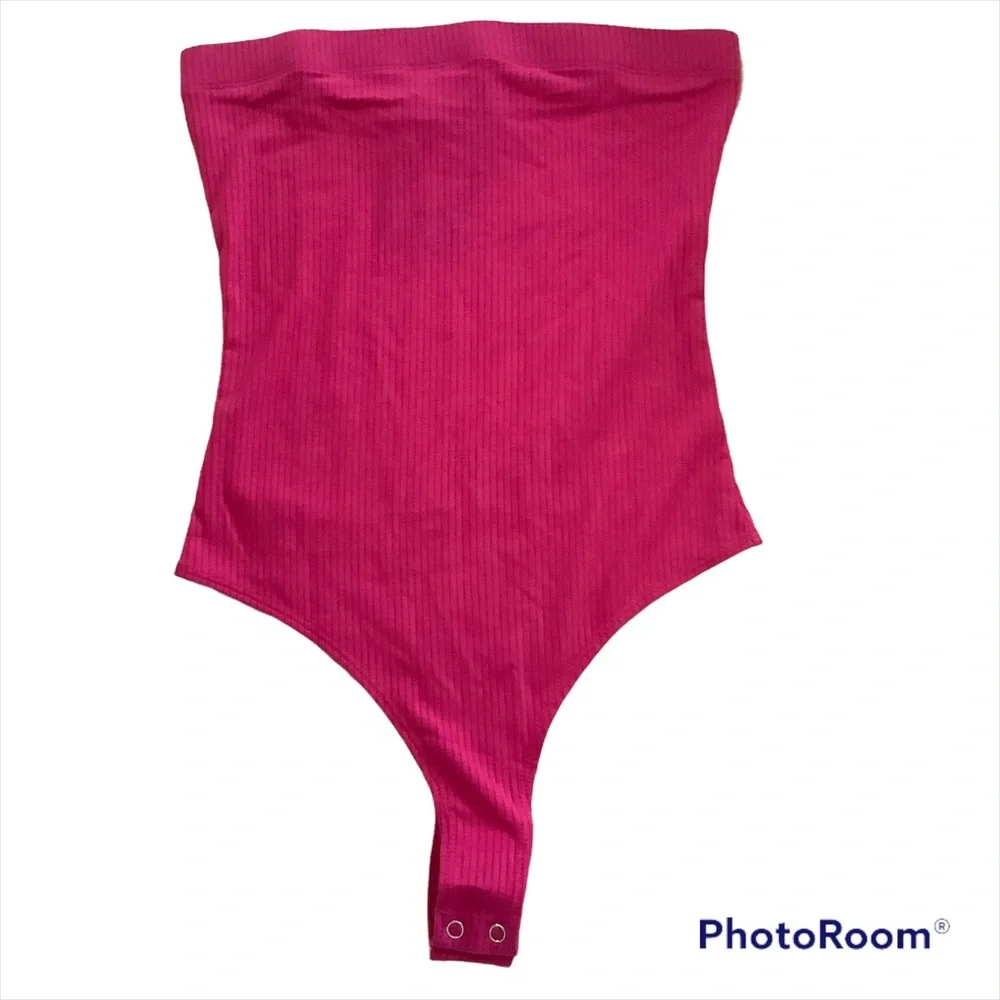 NWT Fashion Nova Hailey Ribbed Bodysuit Fuchsia Size Small Thong Back Strapless - Picture 3 of 9